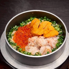 蟹といくらと雲丹の贅沢釜飯