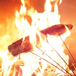 大きな炎でサッと炙った藁焼きはランチもディナーも大人気