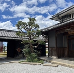 田園風景の中に建つ築130年の古民家をリノベーションしたお屋敷で、心地良いひと時をお過ごし下さい