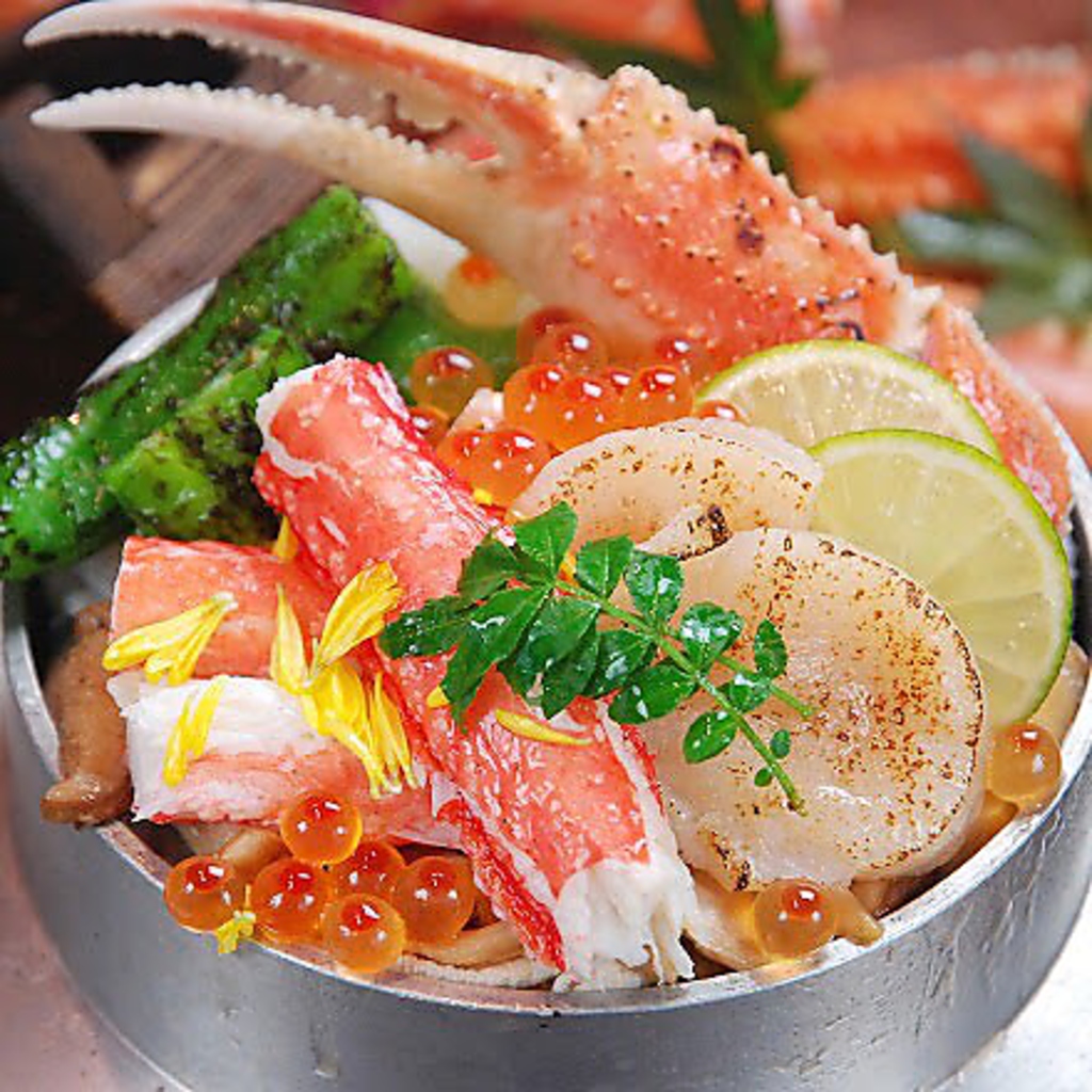 旬の旨いもんがぎゅっとつまった釜飯は注文を受けてから炊くこだわりの逸品。今宵の〆に最高です。