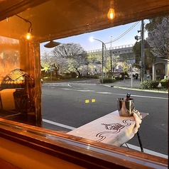 お花見や花火大会など観覧出来るテラス席です。天気の良い日のみ開放しています。ペットのワンちゃんも可能です。