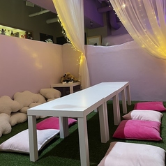 こちらのボックス席は8～10名様までご利用可能なお席です◎いつもよりちょっとお洒落な空間での飲み会や、女子会、ママ会にもぴったりなお席です♪何かご不明な点がございましたらお気軽にお問い合わせくださいませ！