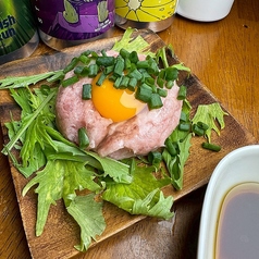 まぐろたたきユッケ/アボカドキムチユッケ　各