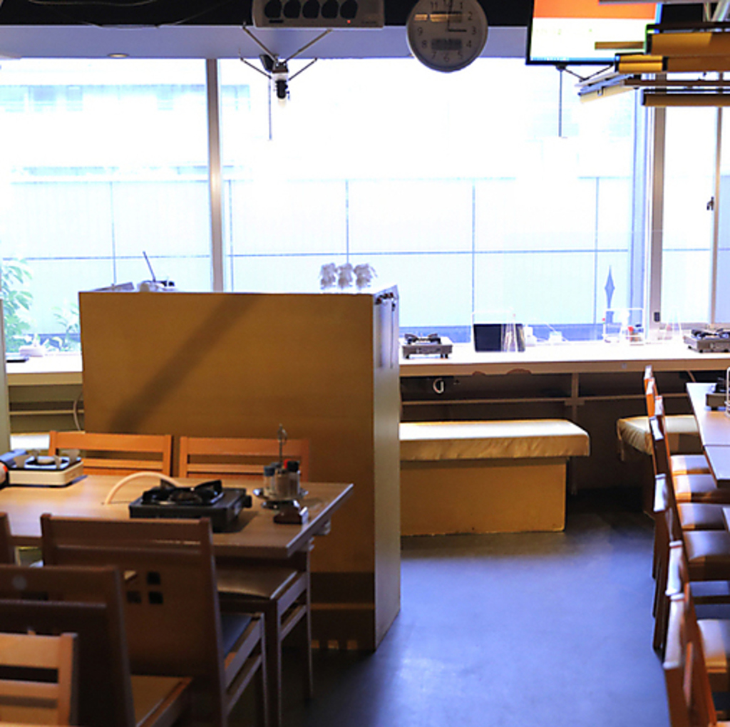 カウンター・テーブル・完全個室があり、いろいろなシチューエーションでご利用いただけるお店です◎