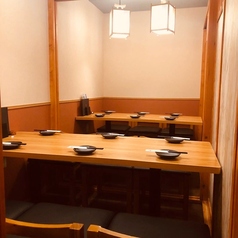 【全席完全個室席】6～12名様までご利用頂ける中人数向け個室席は誕生日会、女子会、学生さんの打ち上げなど各種ご宴会のご利用シーンにおすすめです♪落ち着いた雰囲気で周りを気にせずお楽しみ頂けます！多彩なコースをご用意しておりますので、様々なシーンにご利用頂けます。個室席はお早めにご予約下さい♪