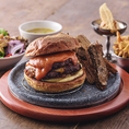 手の込んだバーガーをお楽しみください。