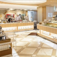 目の前でシェフが仕上げる至福のブッフェ