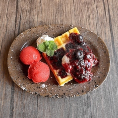 フランボワーズレアチーズワッフルハーフ