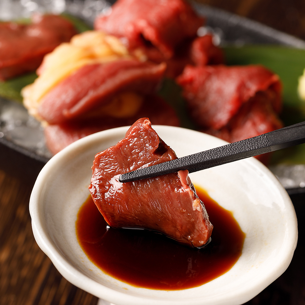 【大人気！霜降り馬刺し】自慢の馬肉料理。口に入れた瞬間にとろける美味しさを是非体験して下さい♪