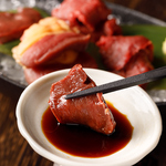 【大人気！霜降り馬刺し】自慢の馬肉料理。口に入れた瞬間にとろける美味しさを是非体験して下さい♪