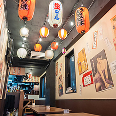 ご家族やご友人との食事、仕事仲間との飲み会に最適なテーブル席をご用意しています。テーブルを組み合わせれば、大人数でのご利用も可能です。カジュアルな雰囲気の中、楽しいお食事のひとときをお過ごしください。