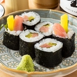 お酒のお供にはトロたく一択！とろけるマグロと沢庵の食感がたまりません。