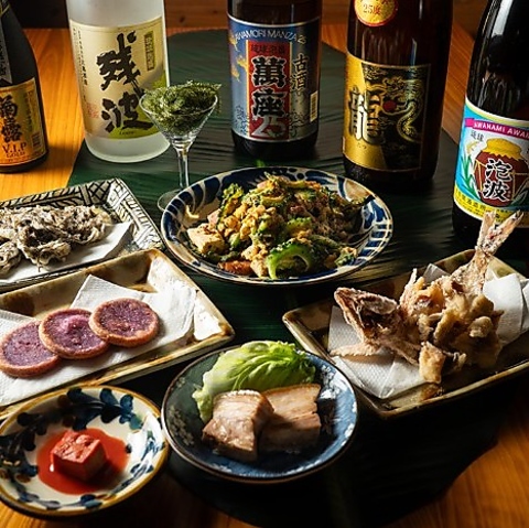 南国スタイルの居酒屋で、沖縄料理と洋食を楽しめます。