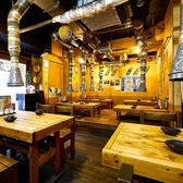 【本場を味わえる落ち着けるお店】 『すすきの ジンギスカン　関内店』は本場の札幌にも系列を構える本格ジンギスカンのお店です！座敷もある落ち着ける空間で、ヘルシーで美味しいジンギスカンをご堪能ください。2時間飲み放題付きのお得なご宴会コースをご用意しております◎