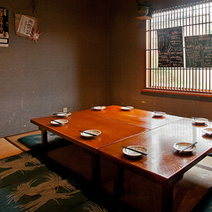 【座敷】2名様～OK！少人数の集まりにも便利な座敷半個室♪2名様～6名様用の座敷半個室がございます。お子様連れのご家族やデートにもおすすめです。この機会にぜひ、当店をご利用くださいませ☆※席数等、詳細はお問い合わせください。