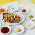 料理メニュー写真&nbsp;【焼】餃子3種食べ比べ 9ヶ (10種の調味料付き)