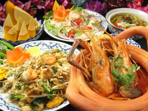 タイの古民家風の店内で本格タイ料理をどうぞ。