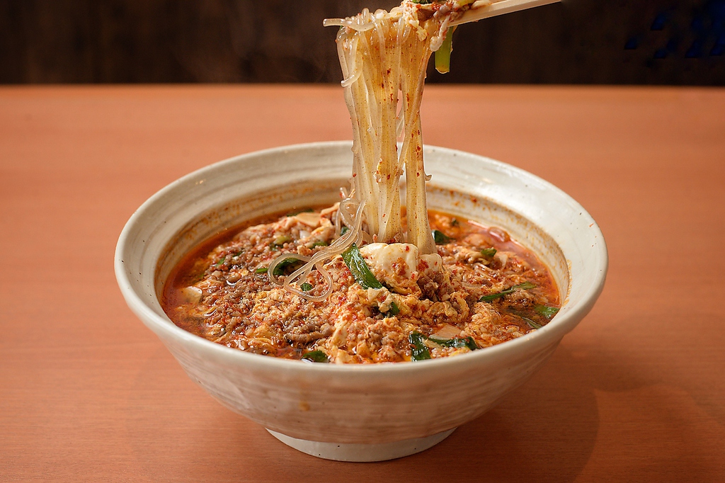 宮崎では〆といえば辛麺。お酒を飲んだ〆に食べる辛麺が美味しくて絶品！やみつきになるかも！？