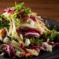 林檎とゴルゴンゾーラのサラダ　シェリービネグレット