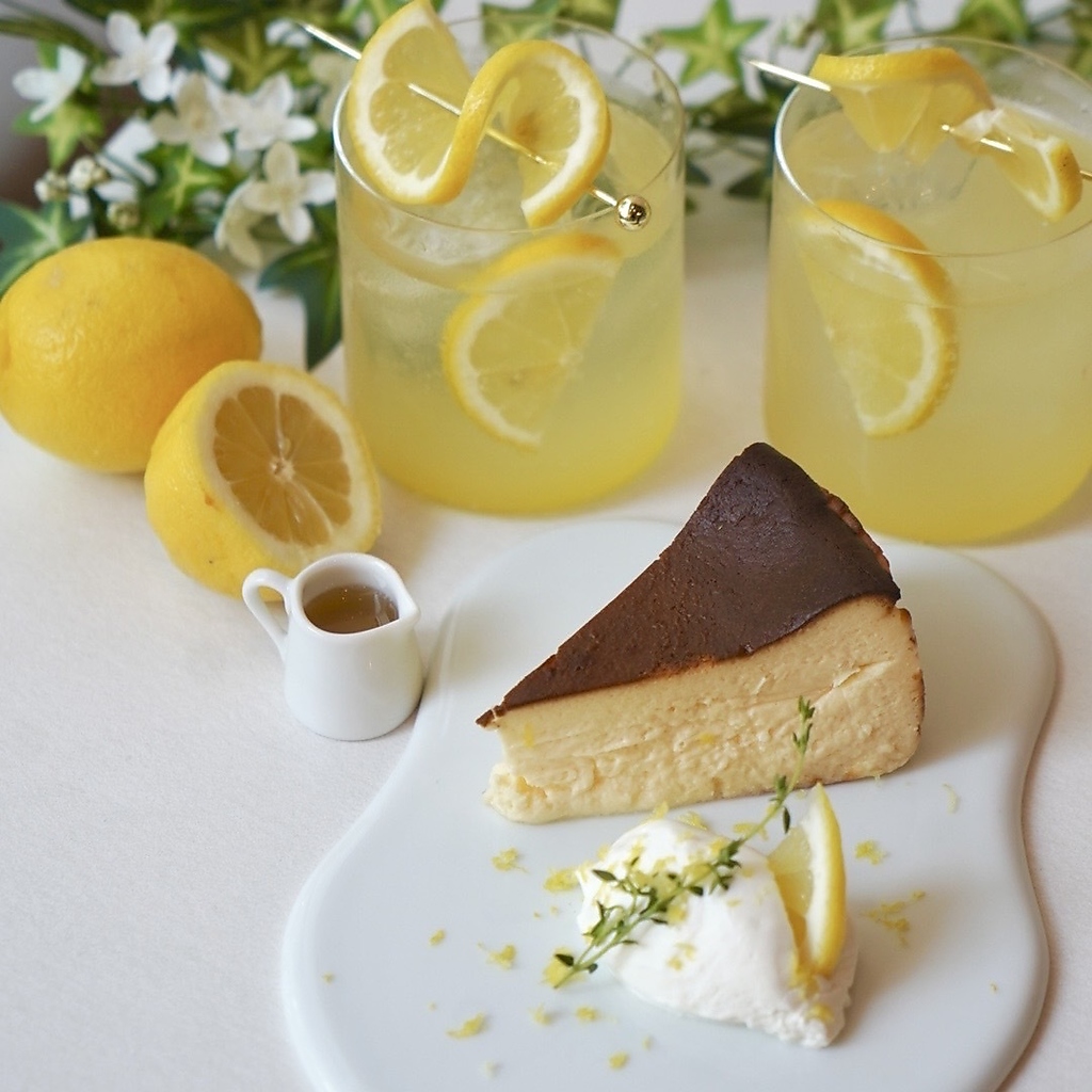 当店はシーシャメインですが、スイーツも提供しております！様々な甘味と共にゆったりとした時間を♪