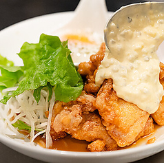 【本場の味】たっぷり自家製タルタルソースが決め手の宮崎を代表する郷土料理♪「チキン南蛮」 748円(税込)の写真
