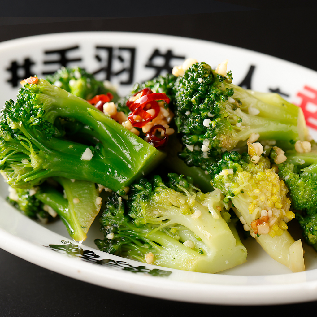 ペペロンブロッコリーは、ガーリックと唐辛子が食欲をそそる、イタリアン風ピリ辛ブロッコリー炒め。