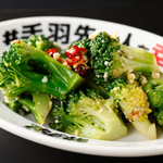 ペペロンブロッコリーは、ガーリックと唐辛子が食欲をそそる、イタリアン風ピリ辛ブロッコリー炒め。