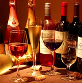 豊富な種類のワインを厳選してご用意しております。