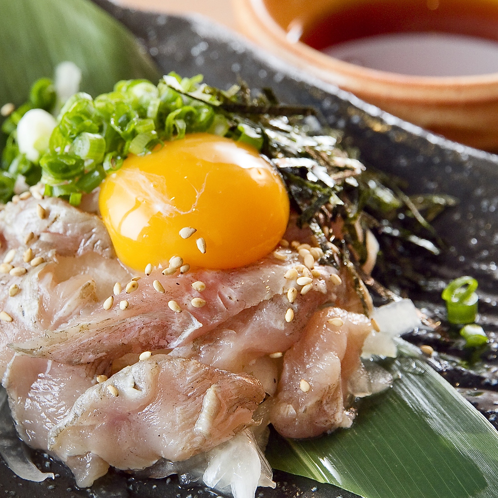 新鮮なかんぱちの藁焼きは当店の大人気商品です。