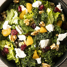 オーガニックケールサラダ~クルミとリコッタチーズ~