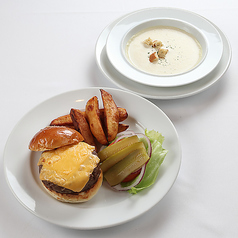 ベンジャミングリルならではのランチを各種ご用意。