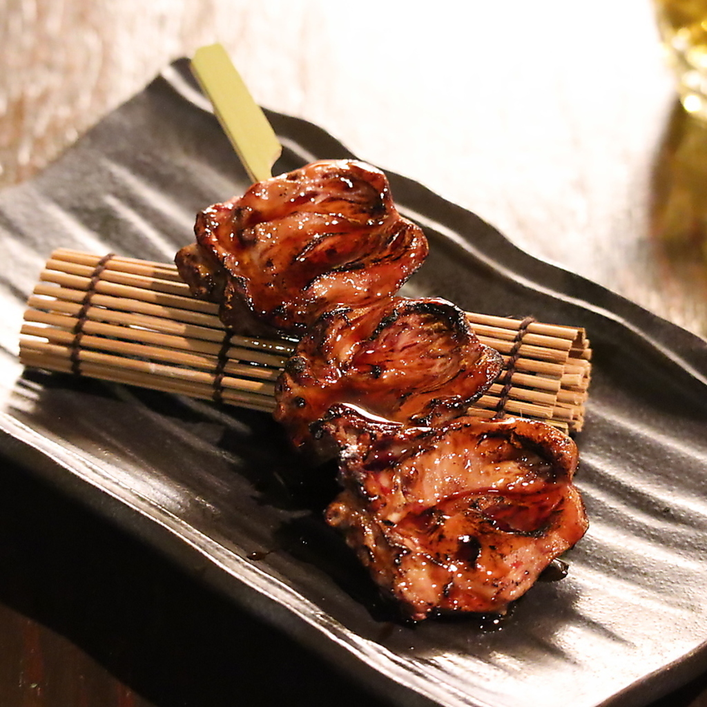 鶏料理の定番『焼き鳥』は、1本づつ丁寧に串打ちをしております♪(個室/居酒屋/本八幡/飲み放題)