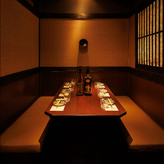 和の趣き溢れる店内は大人の為の落ち着いた雰囲気となっております。4名様でご利用可能なテーブル席は土浦での接待や女子会、合コンなど各種宴会に最適なプライベート個室空間♪お得な宴会コースプランもご予算に合わせて3500円~ご用意。誕生日や記念日にお得なサプライズ特典もご用意しております。