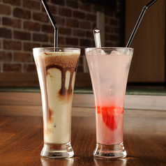 刺激と清涼感の共演。異国を旅するグラス。