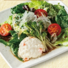 普通の野菜サラダ
