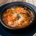 料理メニュー写真&nbsp;海老の旨味たっぷりのアヒージョ/グリルチキンとキノコのアヒージョ