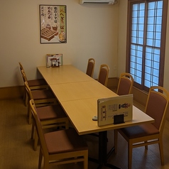 テーブル個室6畳間