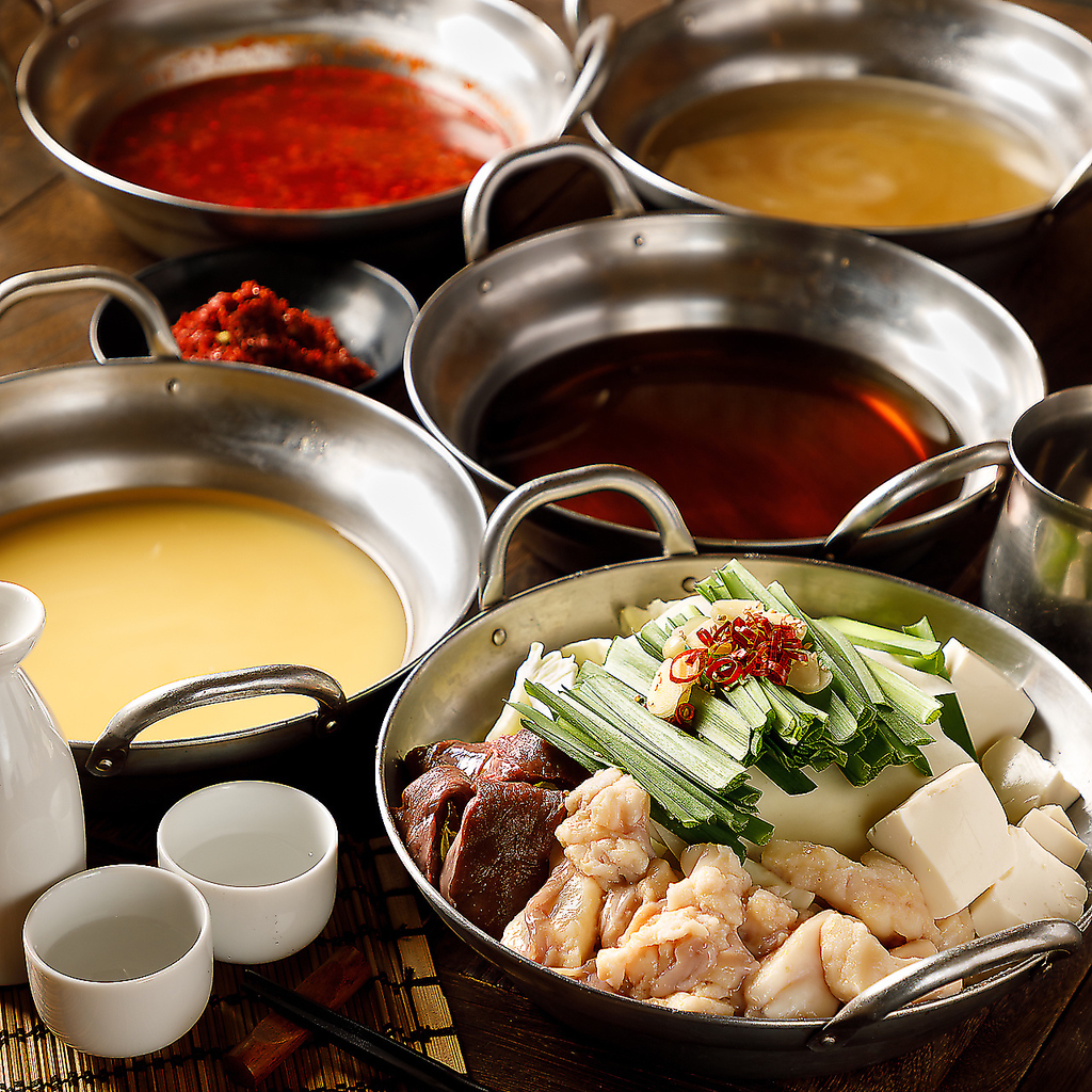 九州博多名物！満月の名物といったら「もつ鍋」低カロリーでコラーゲンたっぷりの一押し逸品鍋です！