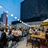 当店では、開放感溢れる屋上スペースでビールを楽しむことができます。都会の喧騒を忘れ、青空の下で心地よい風を感じながら、贅沢なひとときを過ごしていただけます。