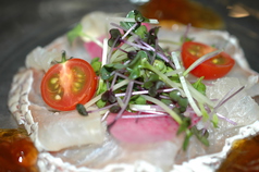 本日の一押し！茨城県天然真鯛のカルパッチョの写真