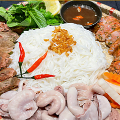 特製ホルモンと手作りソーセージの3種盛り合わせ