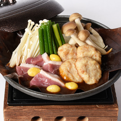 合鴨と鶏つくねの朴葉味噌焼き
