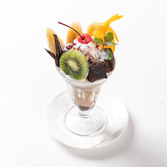 お食事のあとに甘いひとときでリラックスタイムを過ごすなら『チョコレートパフェ』の写真