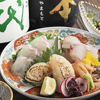 【厳選した全国各種の日本酒、気の利いたアテをご用意】