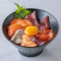 まぐろとサーモンのおいしい出会い まぐろとサーモンの2色丼