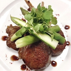 骨付きラムチョップ～芳醇赤ワイン～リダクションソース～　Lamb Chops with Red wine Reduction Sauce