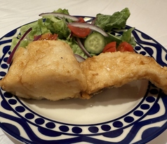 Pescado Rebozado de temporada 季節のお魚のフリット サラダ添え