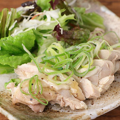 蒸し鶏の塩ダレネギまみれ