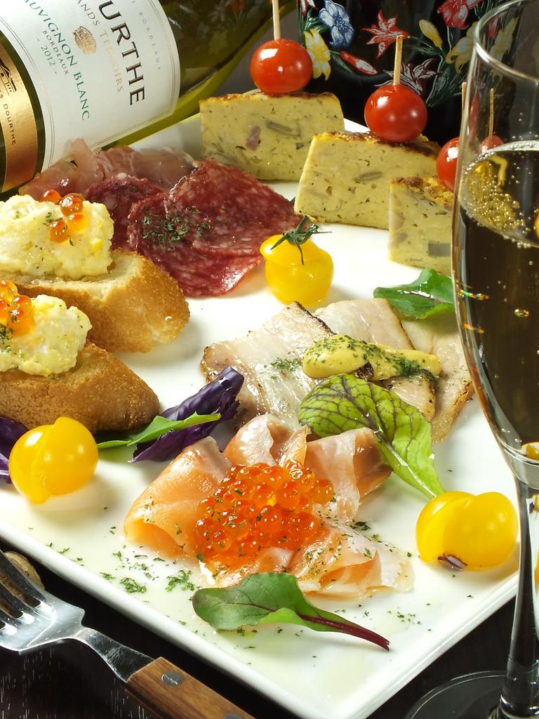 色々楽しめる前菜盛りやSweets付き★女子会コース3000円～。2H飲み放題付でお手頃価格が嬉しい！