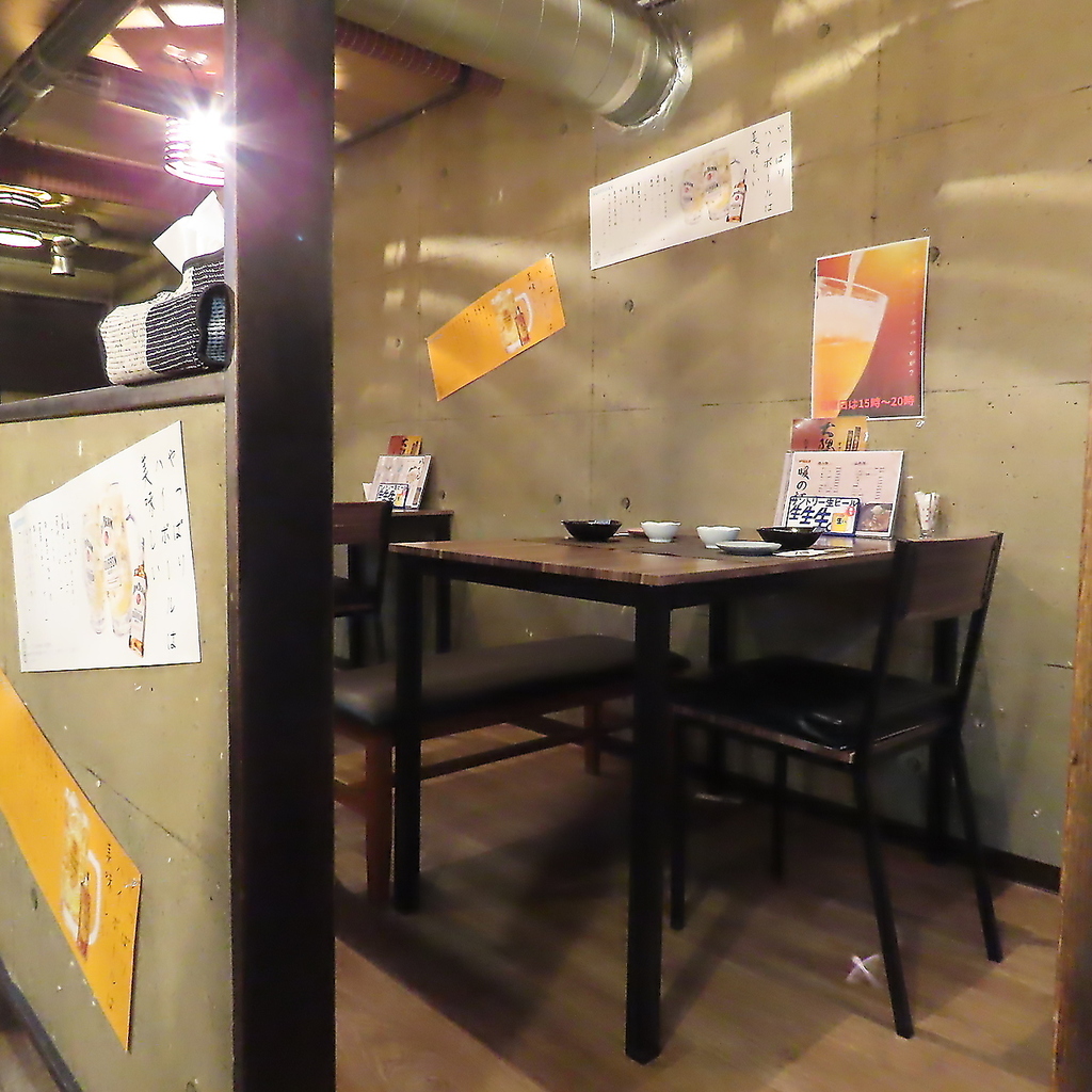 お料理を囲んでワイワイ過ごせるテーブル席は、女子会・グループ宴会に人気です。貸切は最大23名様◎